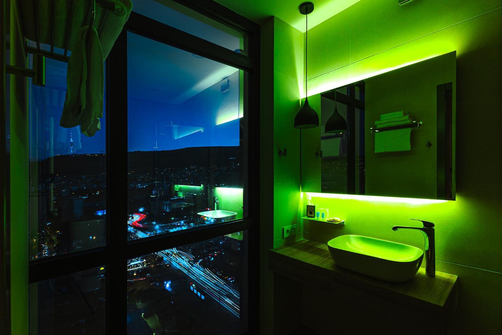 Hotel Sky Station Tiflis Exterior foto