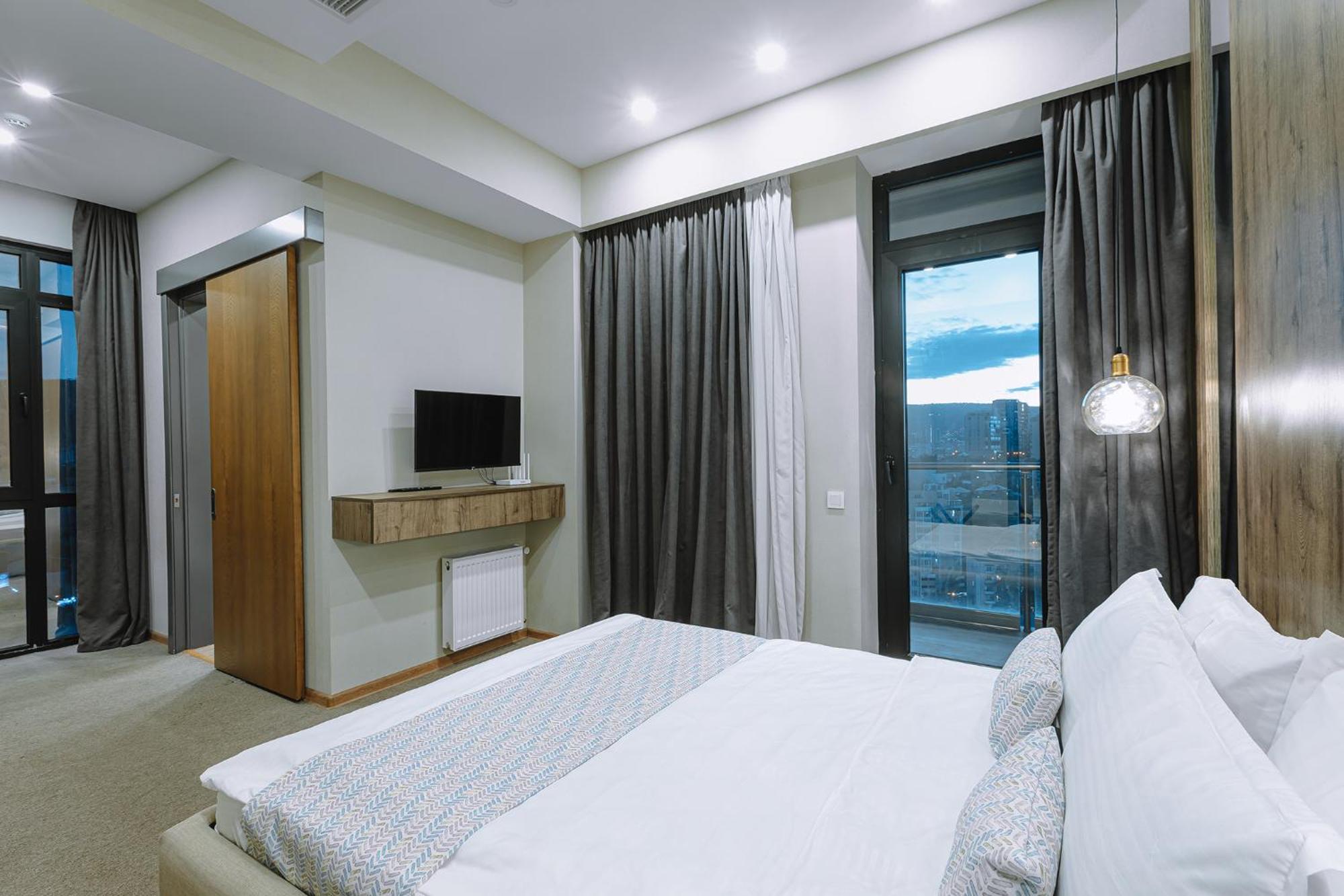 Hotel Sky Station Tiflis Exterior foto