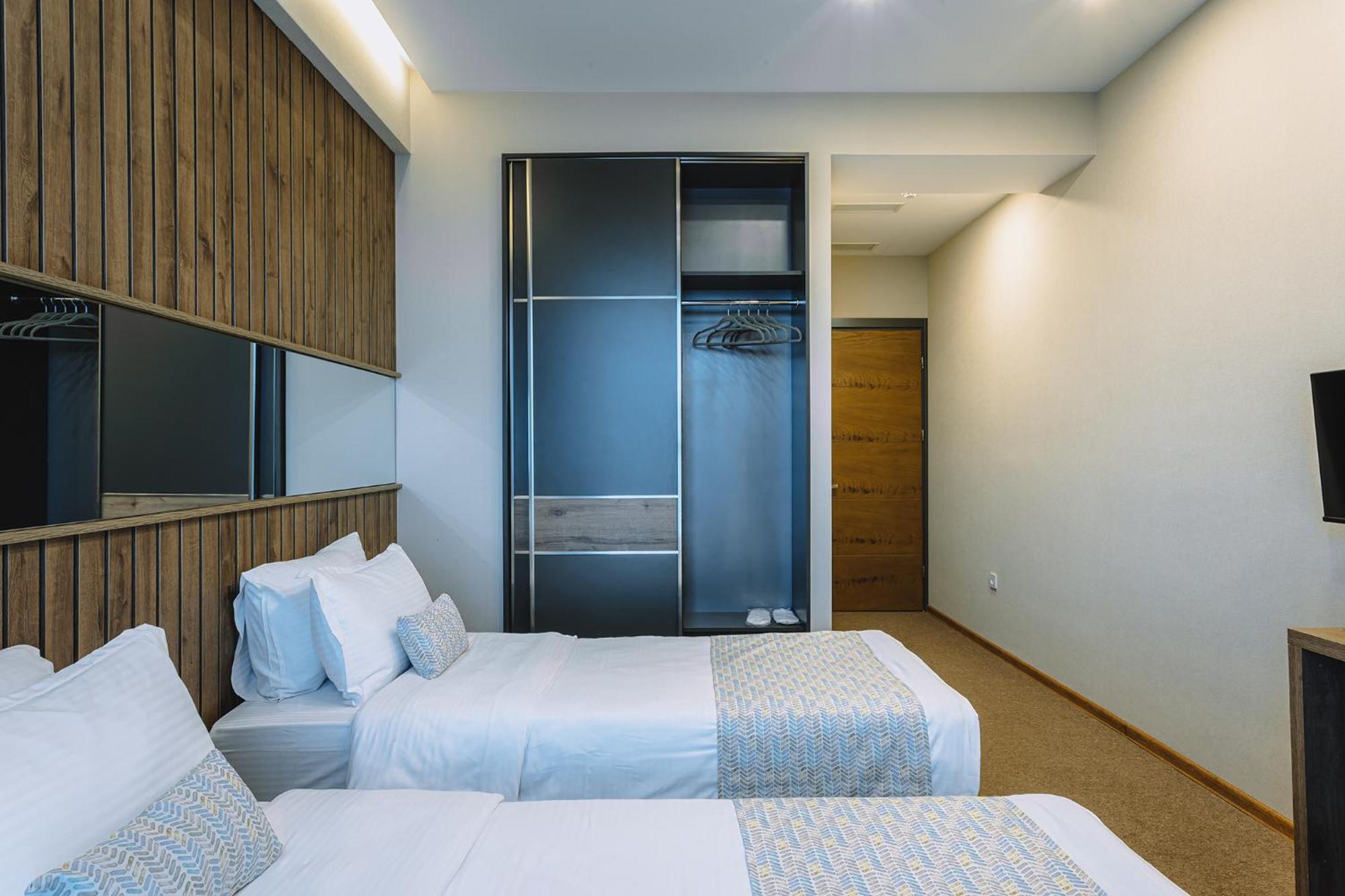 Hotel Sky Station Tiflis Exterior foto