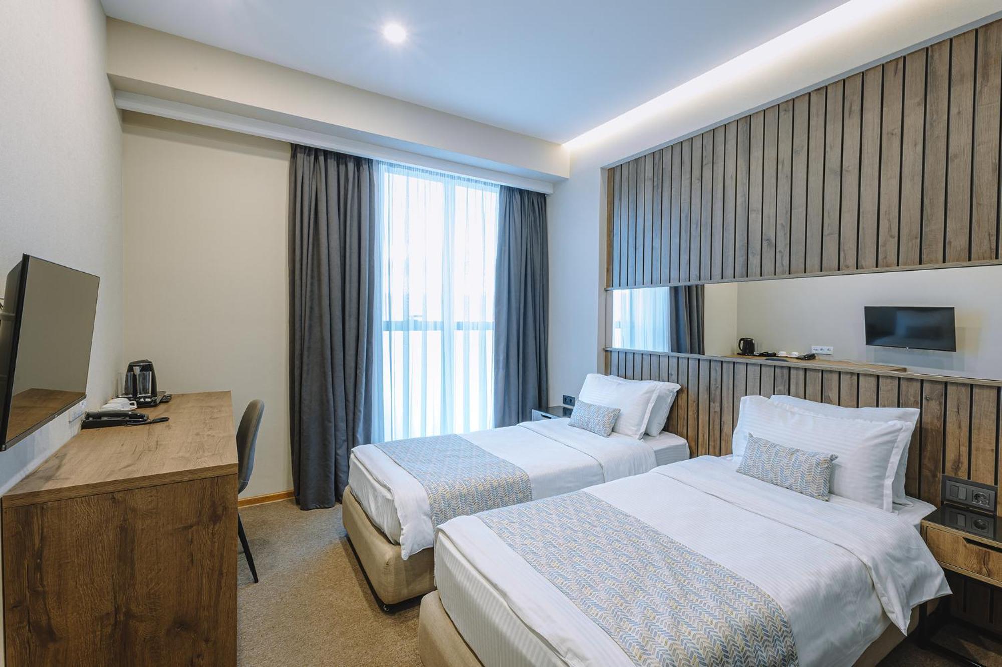 Hotel Sky Station Tiflis Exterior foto