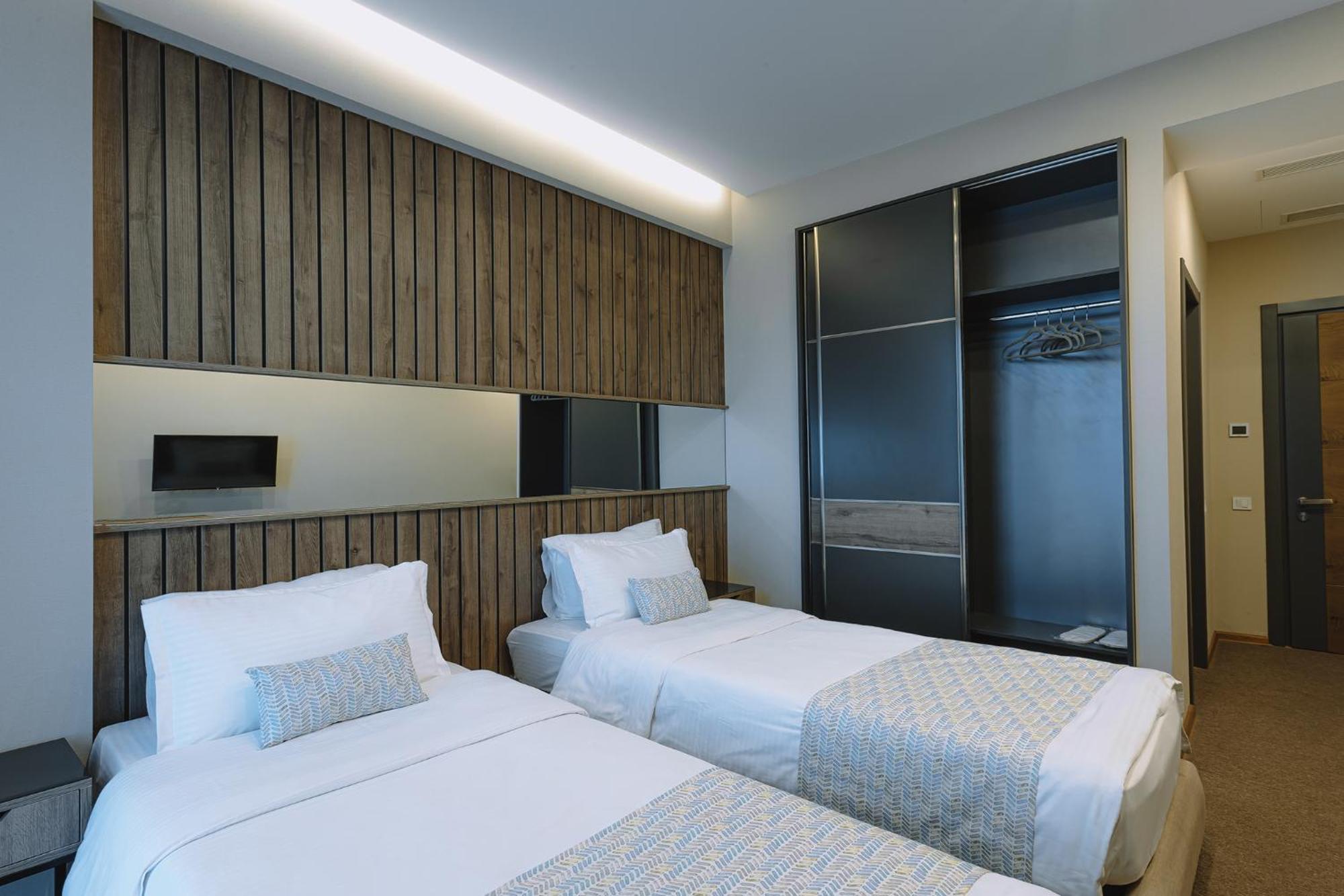Hotel Sky Station Tiflis Exterior foto