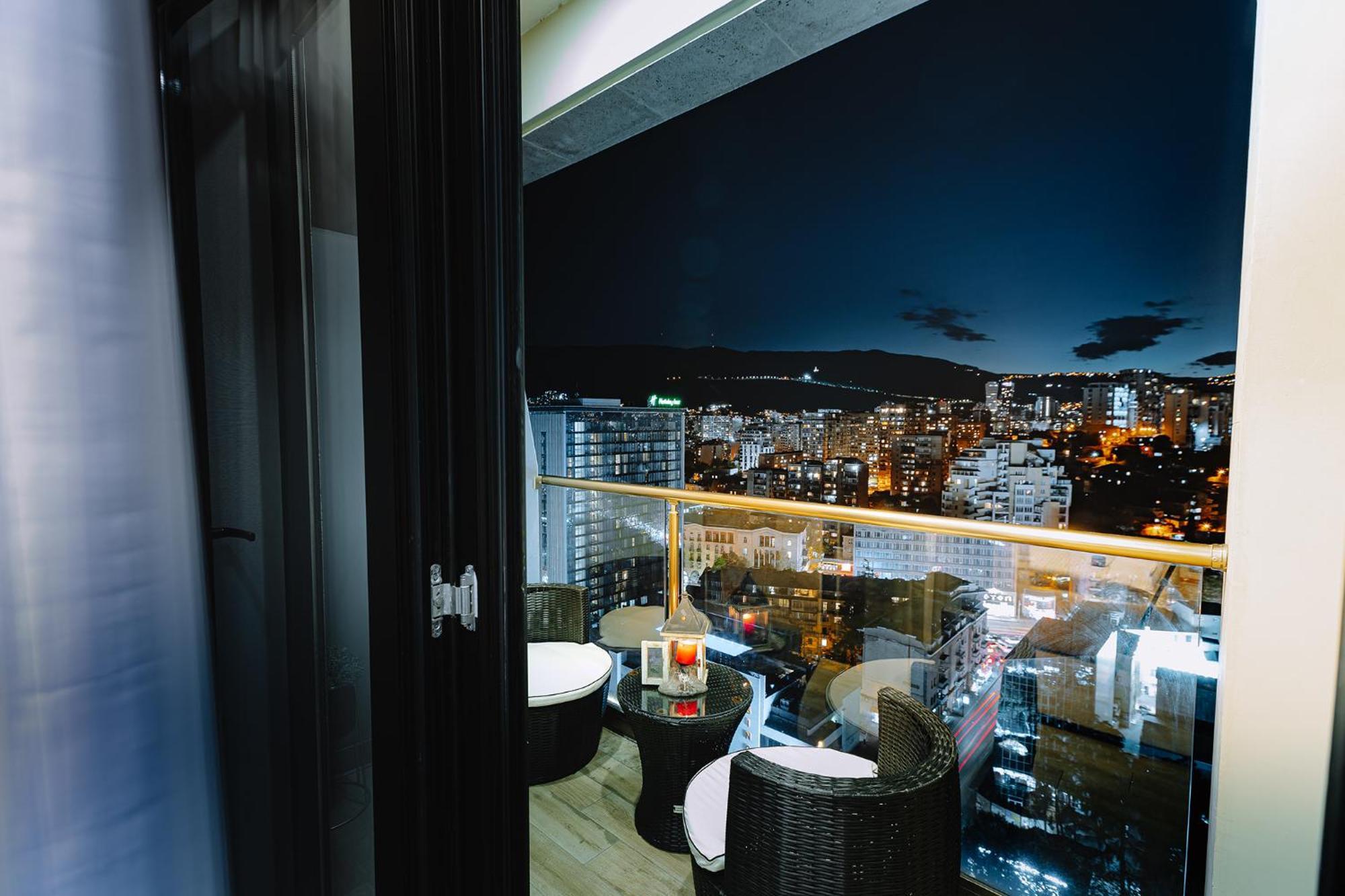 Hotel Sky Station Tiflis Exterior foto