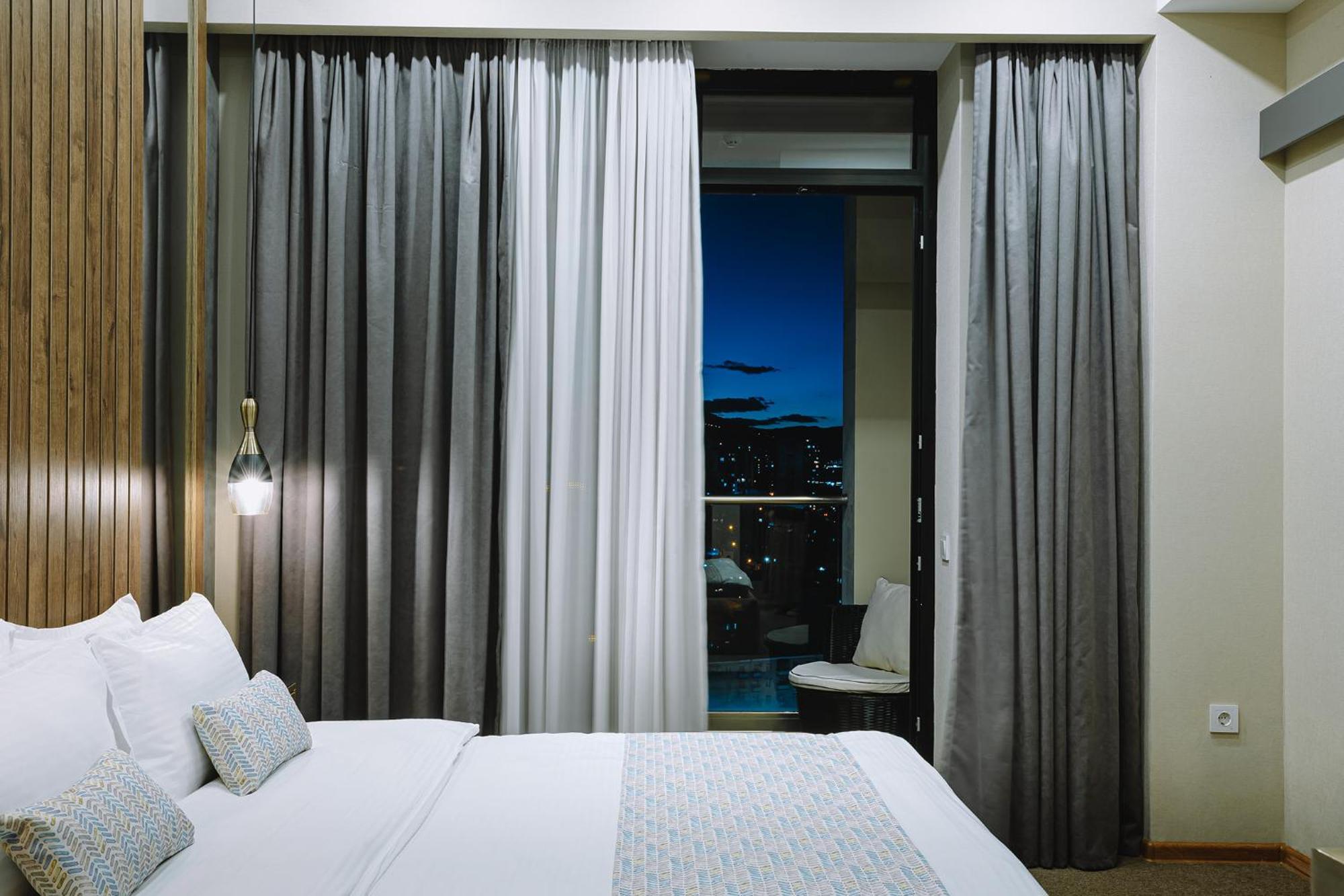Hotel Sky Station Tiflis Exterior foto