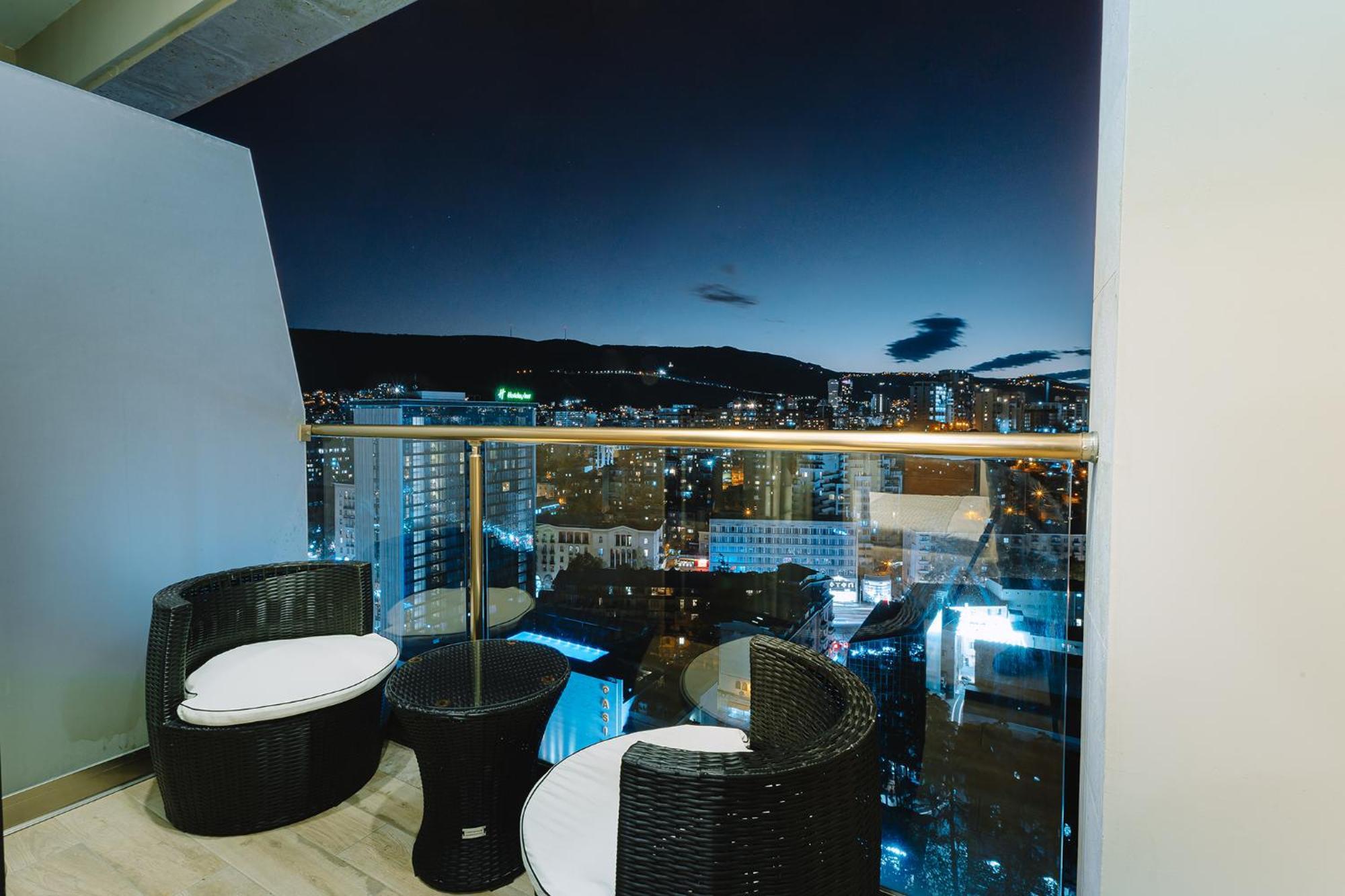 Hotel Sky Station Tiflis Exterior foto