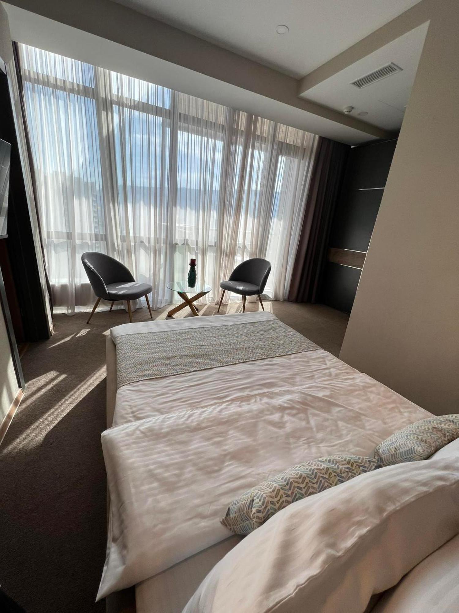 Hotel Sky Station Tiflis Exterior foto
